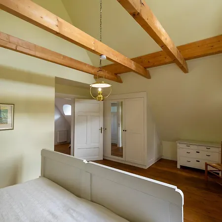 Holiday home Haushaelfte Udars Trent